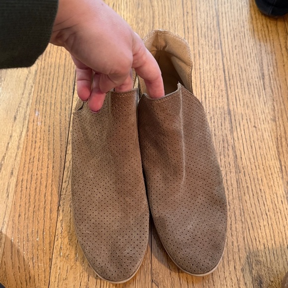 ✨ Lucky Brand Perforated Suede Slip-On Booties — Size 8.5 Women’s ✨ - Picture 2 of 5